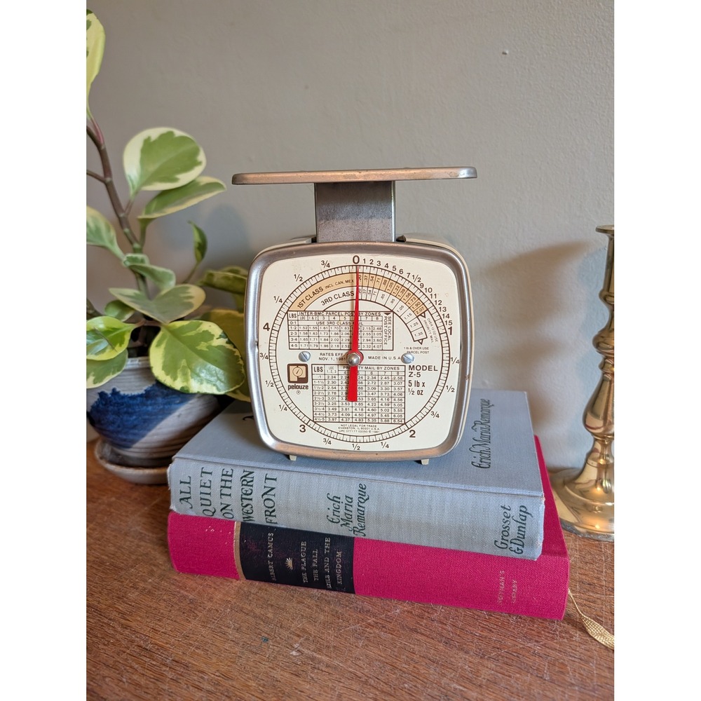 Vintage Pelouze Model Z-5 Postal Scale 5lb Capacity 1981 Rates Beige Metal Top